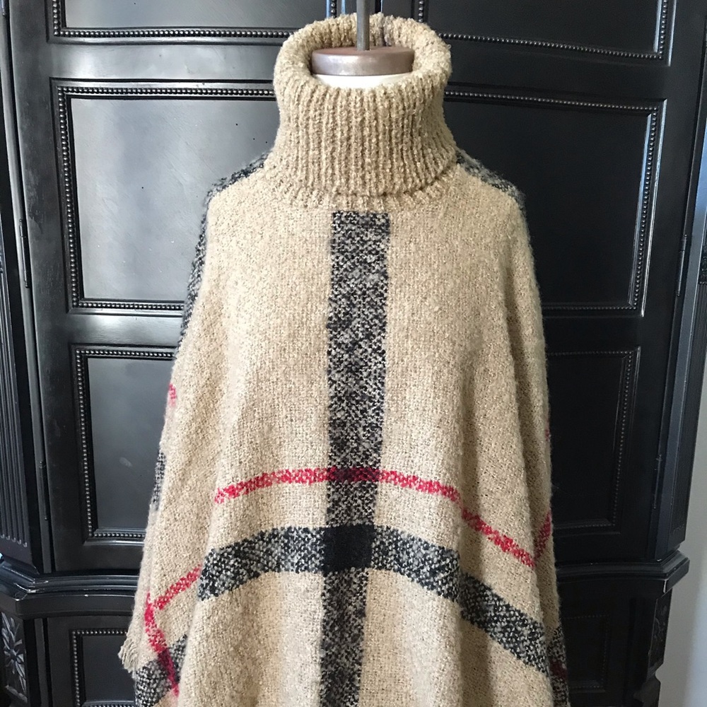 Stylish Plaid Turtleneck Poncho